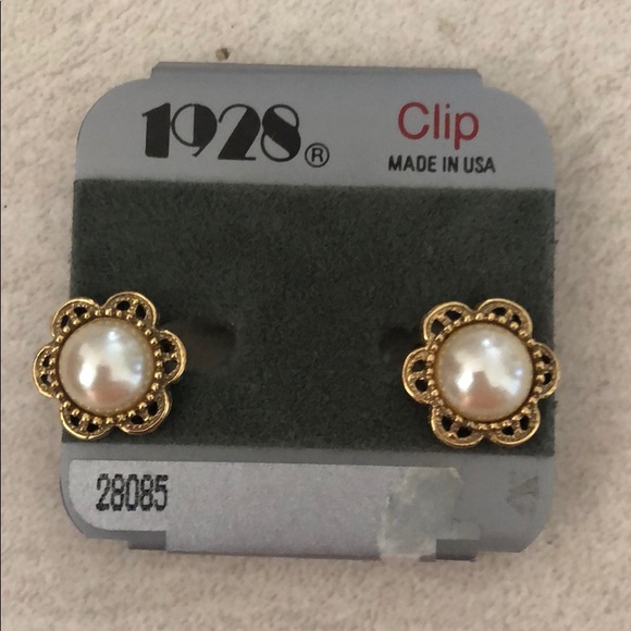 1928 Jewelry - 1928 faux gold and pearl clip on earring set